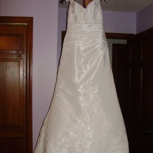 Wedding Dress NEVER WORN